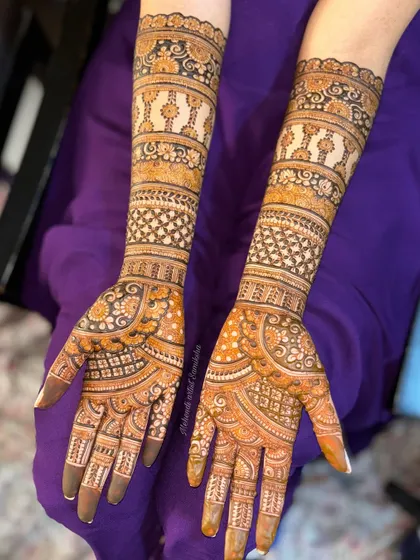 A full-coverage bridal design with repeating bands of intricate patterns. The symmetry and consistency in the design create a mesmerizing and elegant look.
