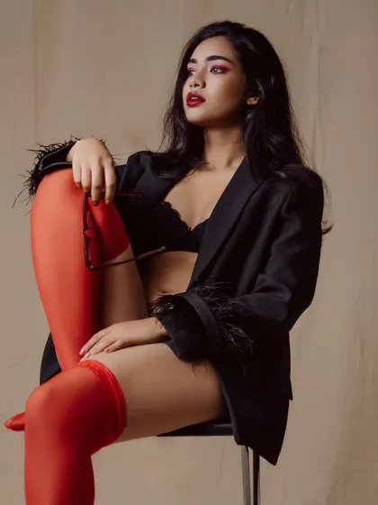Another pose from the Hollywood editorial.