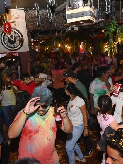 The crowd at the Brew House Cafe Holi party was just incredible. It's moments like these, with everyone dancing together, that make these events so special.