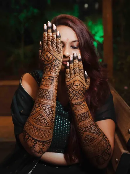 The bride showcasing her detailed and beautiful mehendi, a work of art that we love to document.