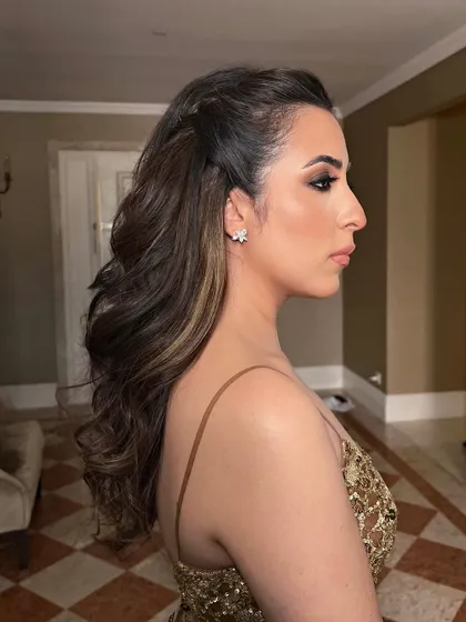 A soft half-up style with a simple twist, perfect for a Sangeet night.