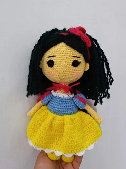 Here is my crochet version of Snow White, complete with her black hair, red bow, and iconic dress. A perfect gift for any Disney fan.