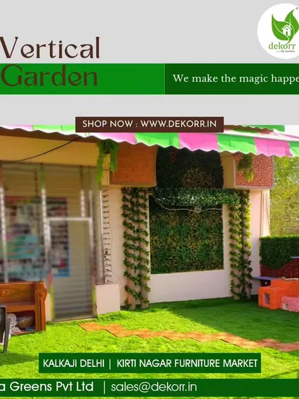 We make the magic happen. This outdoor space was completely transformed with artificial grass and a vertical garden, creating a playful and green environment.
