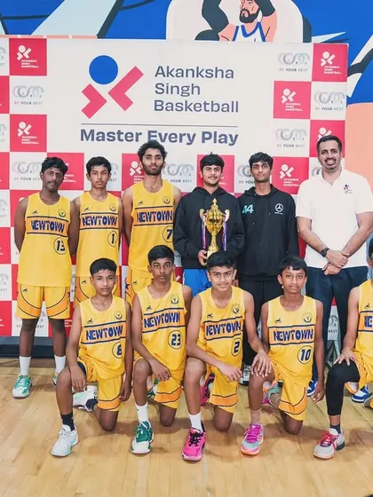 Presenting the runners-up trophy to the Mamba Squad (New Town) for their incredible performance in the U16 Boys category at the Winter League.
