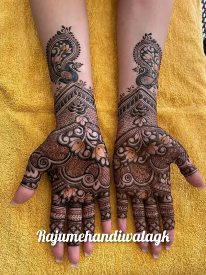 A graceful Arabic-style mehendi with a peacock on the wrist. This design is not too heavy and is perfect for festivals like Teej where you want something elegant.