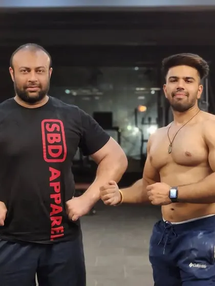A great workout with a men's physique competitor. We respect all forms of strength and discipline.