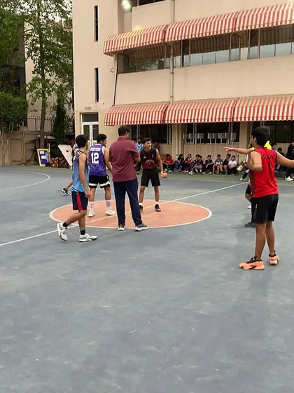 I'm giving instructions to the team during a timeout in a practice match.