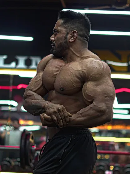 A powerful side chest pose.