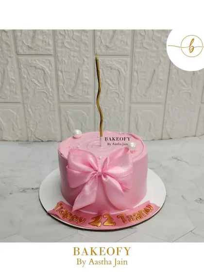 A minimalist beauty in pink. This simple truffle cake with a delicate fondant bow is perfect for when you want something pretty and delicious without too much fuss.