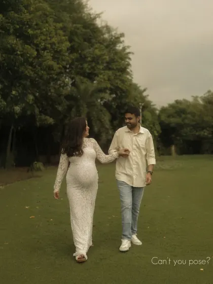 We guide you into natural movements, not stiff poses. This image captures a candid moment of the couple walking and talking, showing that authentic interactions make the most beautiful photographs.