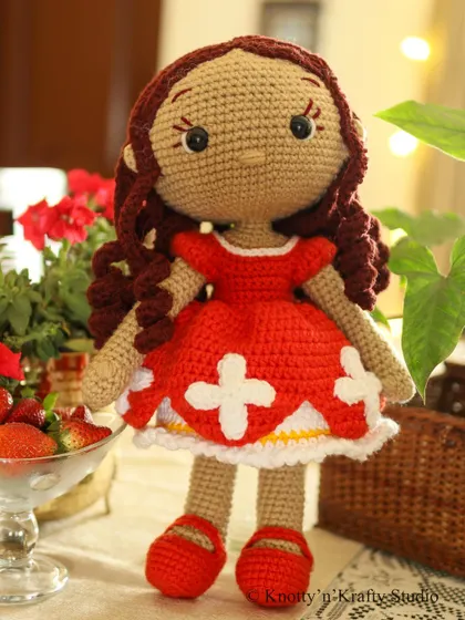 Another beautiful shot of Lily. I believe that handmade toys like her carry a special kind of warmth and love within their stitches.