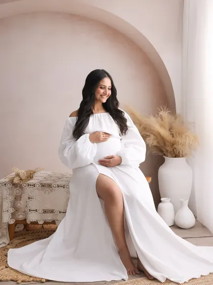 A joyful, candid smile is one of the most beautiful things to capture. This portrait is all about the happy anticipation and the natural glow of the mom-to-be.