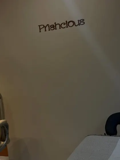 Welcome to Prishcious. This is a corner of my studio in Ghatkopar East, designed to be a relaxing and clean space for your appointment. You can see the lash bed ready for you, where you can just chill while I work on your lashes.