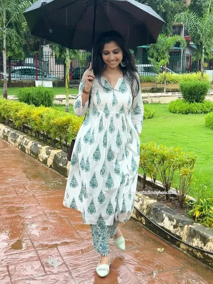 A perfect kurta-pant set for a rainy day stroll. This white and green printed set is made from pure cotton to keep you comfortable in any weather.