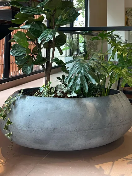 A duplicate image of the beautiful and versatile 'Luna' planter.