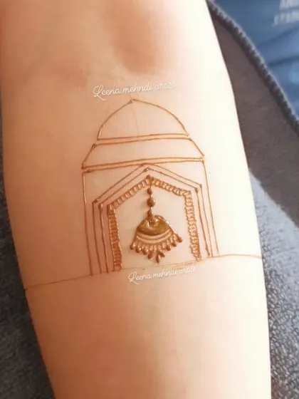 The basic outline of a jharokha and jhumkha motif. Mastering these core traditional elements is essential for any aspiring mehndi artist.