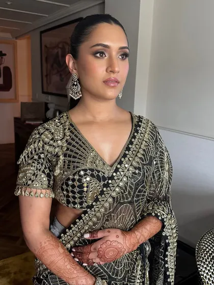 Sleek, stunning, and a true statement for Shanel's welcome dinner in Seville. We opted for a sleek high ponytail and mesmerizing smokey eye makeup that drew every gaze.