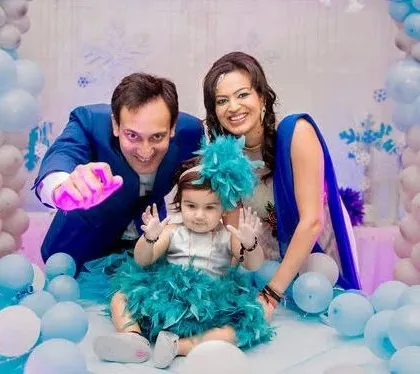 A fun and energetic family photo from a winter-themed first birthday. We encourage playful poses to bring out the family's personality, creating photos that are full of life.