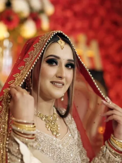 A bride's portrait is more than a photo; it's a timeless piece of her story. Here, I focused on capturing her grace and anticipation under the veil, a quiet moment of beauty before she begins her new chapter.