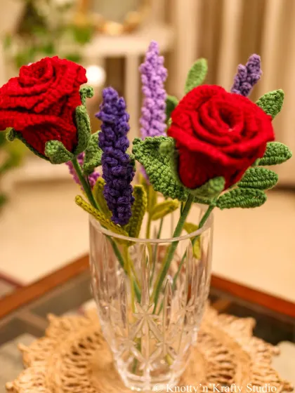 A classic combination of red roses and lavenders. The contrast of the bold red and soft purple is one of my favourite pairings.