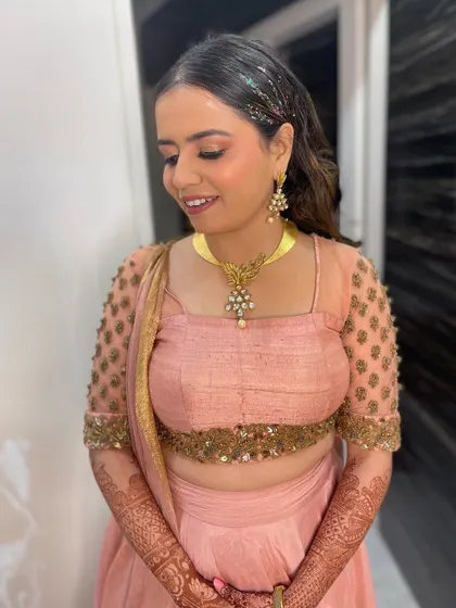 A look that makes you glow and hair that makes you sparkle. This client is rocking a fun glitter hair look paired with soft, peachy makeup for a fresh and youthful vibe.