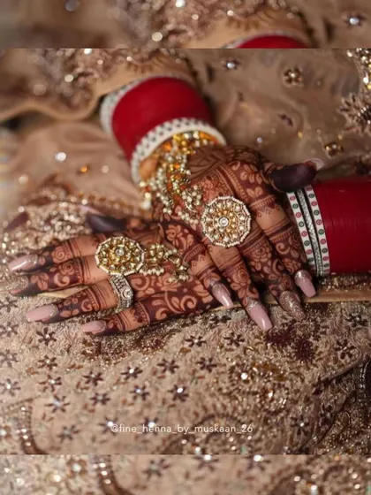 This gallery is dedicated to the final result: the beautiful, dark stain. All these photos are taken after the henna paste has been removed, showing the true color you can expect from my natural henna.