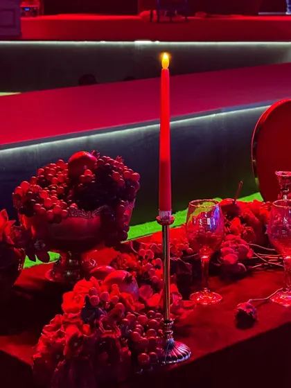 Another detail from our AjioLuxe project, showcasing a tablescape drenched in red. We used red flowers, red grapes, and red glassware to create a monochromatic and visually powerful design.