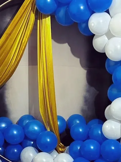 This image shows the base of our popular blue and white ring arch decoration. The balloons are arranged to create a full and festive look, providing a simple yet effective backdrop for any home-based birthday party.