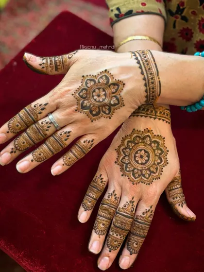 This collection showcases my love for minimalist mandalas and motifs. These designs are perfect for guests or anyone seeking a simple yet elegant touch of henna art.