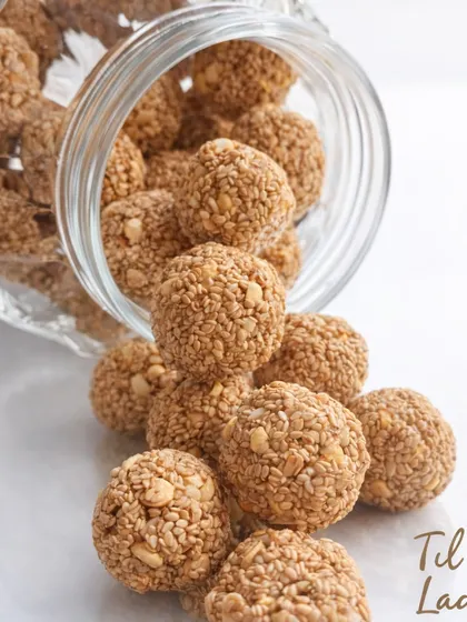 Some traditions never change, like enjoying Til ke Ladoo during winters and for Makar Sankranti. Ours are made with sesame seeds and jaggery, a classic healthy treat.