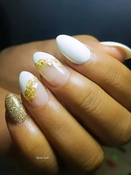 A full view of the modern white and gold foil nail art. This design is perfect for someone who wants a chic, artistic, and glamorous manicure.