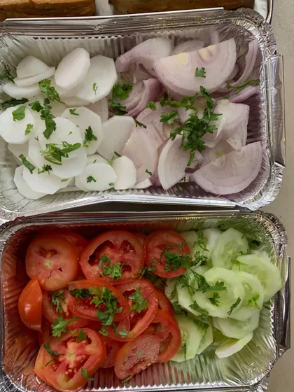 A duplicate image of the simple salad.