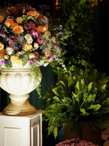 A classic floral arrangement in a large urn. These pieces are perfect for placing at entrances or on either side of a stage to add a touch of grandeur.