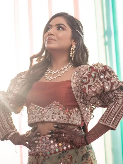 A powerful and confident pose from Aanchal. Her makeup is designed to make her feel beautiful and empowered.