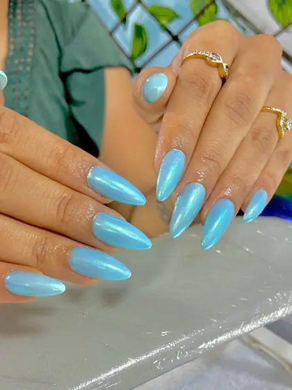 Stunning blue chrome nails done for Navratri. This vibrant, reflective finish is perfect for festive occasions and is sure to make your nails the center of attention.