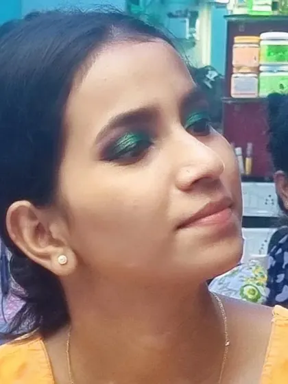 The final look of the green half-smokey eye on the client. It's a bold and beautiful choice.