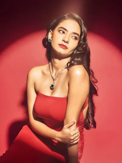 Anushka Sen styled for the Elle List Awards in a classic, bold red strapless gown. Paired with an elegant emerald and diamond necklace, this look was pure Hollywood glamour.