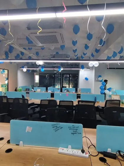Another perspective of the Ripplr office anniversary decor. The balloons floating on the ceiling cover the entire open-plan workspace, ensuring every employee feels the festive atmosphere.