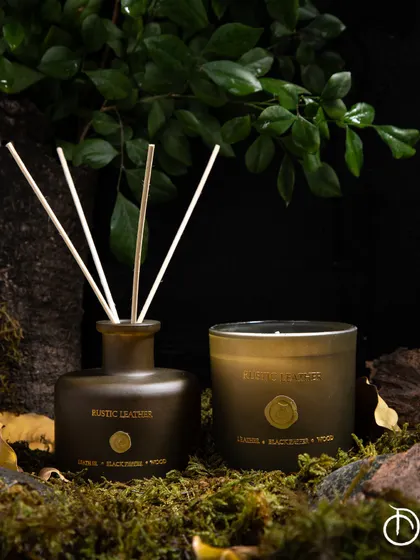 Crisp mornings and the aroma of a sparkling winter garden. My Rustic Leather Olive duo, with notes of wood, balsam, and fir, sets the scene for a majestic winter to come.
