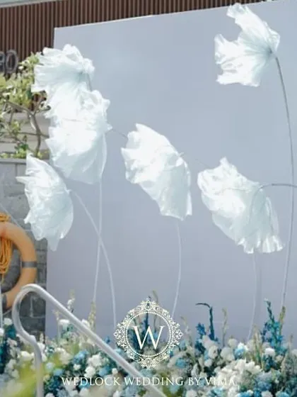 We created a dreamy photo-op for a poolside brunch with these life-sized, cloud-like florals. The whimsical structures against the clear sky provided a perfect, ethereal backdrop for pictures.