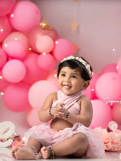 A moment of pure happiness captured during a first birthday celebration. The genuine smile is what makes these cake smash sessions so special and memorable for parents.