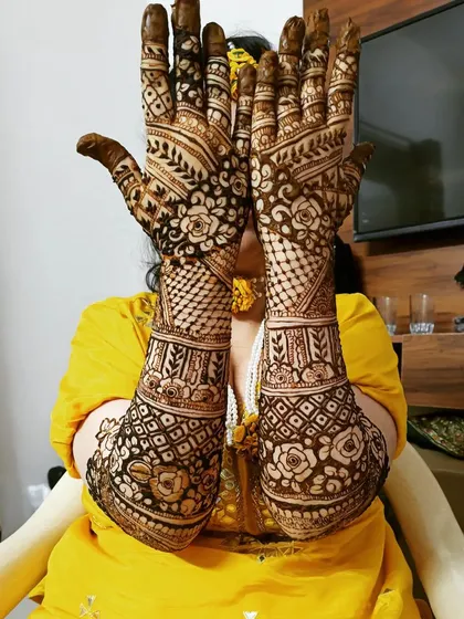 The bride is showing off her full bridal mehendi, which is packed with detail. I used a mix of florals, paisleys, and checkerboard fills to create this elaborate look.