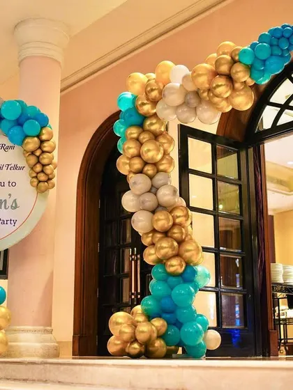 The welcome entrance for the 15th birthday party. I used a custom welcome board and balloon arches in blue, gold, and silver to set a celebratory tone right from the start.