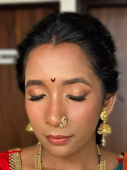 A close-up of a minimal glam look. I used earthy tones and a soft liner to define the eyes, paired with a flawless base to create a look that is both subtle and striking.