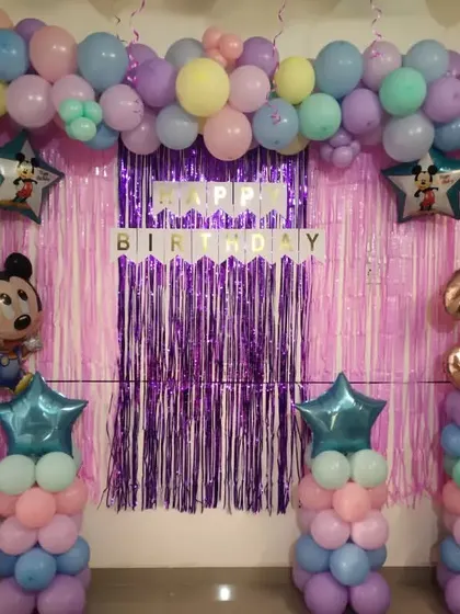 A duplicate shot of the pastel Mickey Mouse theme, showing the full setup.