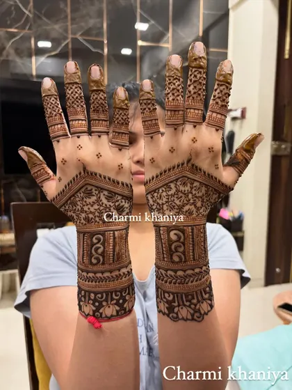 A beautiful and classic back of hand mehendi design. The combination of floral patterns and geometric shapes gives it a timeless elegance.
