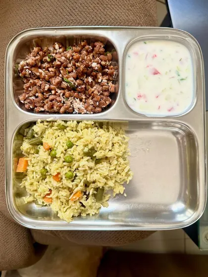 A repeat of the healthy vegetable pulav with horse gram sundal and raita.