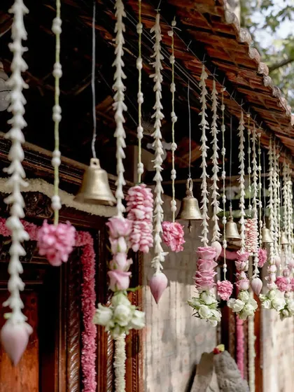 More hanging floral details, with lotus buds and jasmine strings.