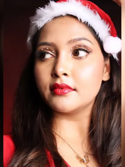 A close-up of the Christmas makeup. I added a touch of gold glitter on the eyes to make the look extra festive and sparkly.