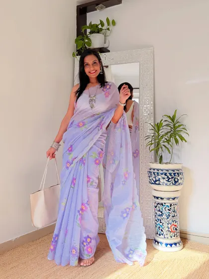 Another beautiful floral printed linen saree in a lovely shade of purple. These sarees from Meesho are under 599 and the quality is amazing.